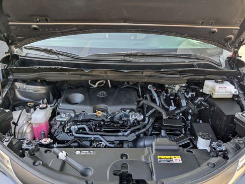 Used 2025 Toyota Sienna LE image 27