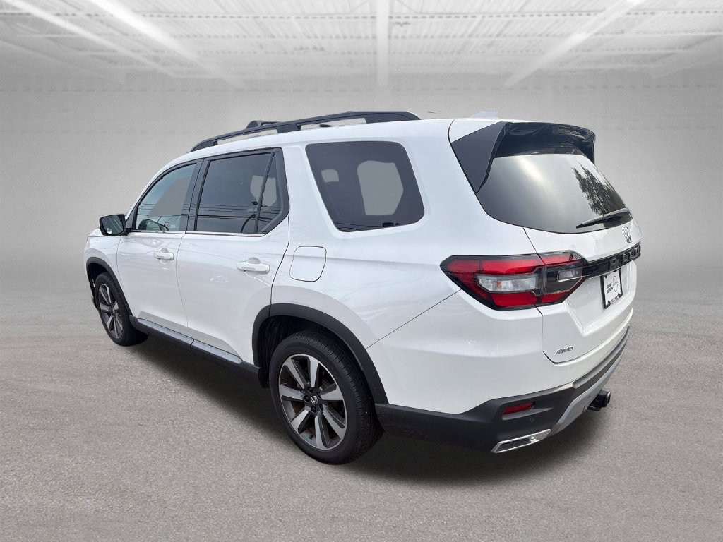 Used 2023 Honda Pilot Touring image 3