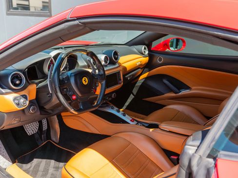 Used 2017 Ferrari California T image 51