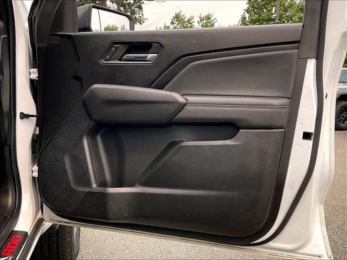 Used 2023 Chevrolet Colorado LT w/ LT Convenience Package AWD/4WD image 11