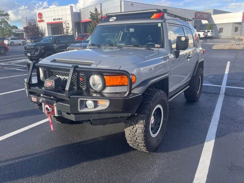 Used 2013 Toyota FJ Cruiser 4WD w/ Trail Teams Special Edition image 2