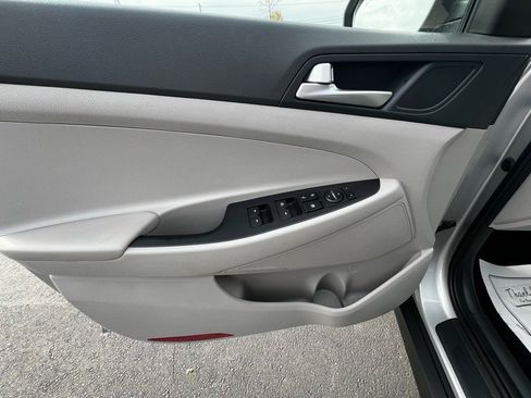 Used 2020 Hyundai Tucson Value w/ Winter Weather Package image 11