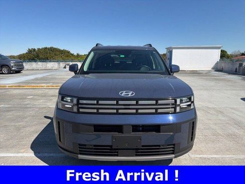 Used 2025 Hyundai Santa Fe SEL image 2