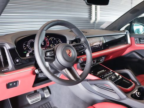 New 2026 Porsche Cayenne Turbo GT image 4