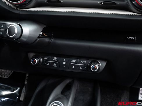 Used 2020 Ferrari 812 Superfast RWD image 31