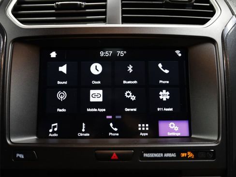 Used 2017 Ford Explorer XLT w/ Equipment Group 202A AWD/4WD image 44