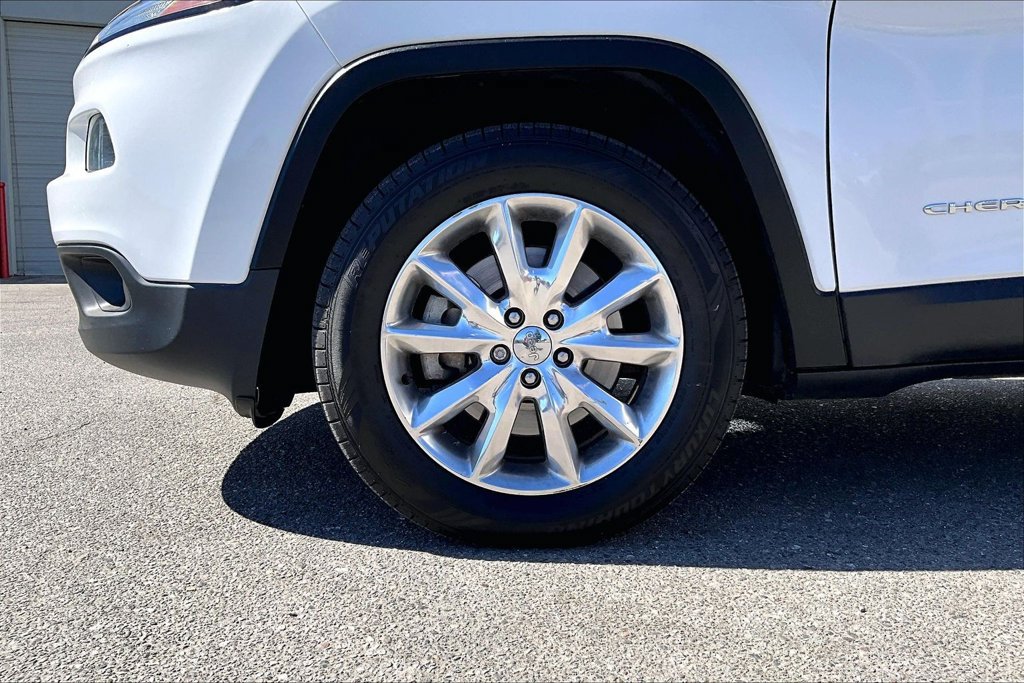 Used 2015 Jeep Cherokee Limited w/ Luxury Group AWD/4WD image 34