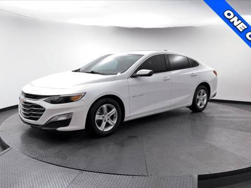 Used 2020 Chevrolet Malibu LS w/ Driver Confidence Package II FWD image 2