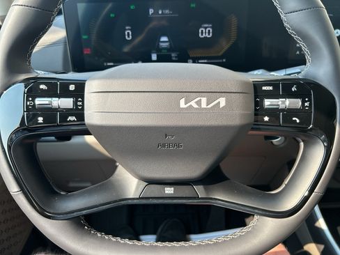 New 2027 Kia Carnival LXS FWD image 27