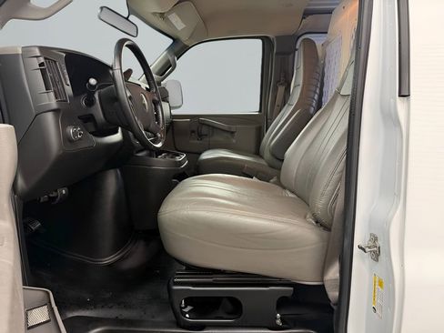 Used 2023 Chevrolet Express 3500 w/ Driver Convenience Package RWD image 11