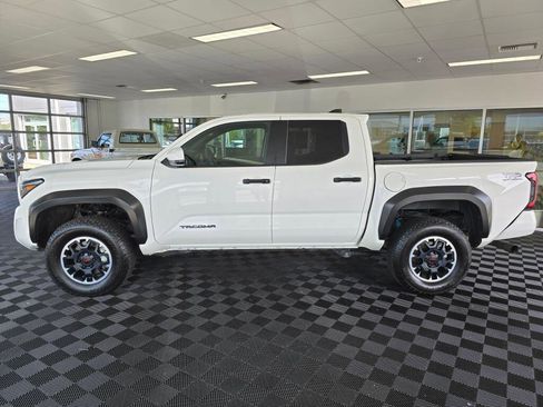 Used 2024 Toyota Tacoma TRD Off-Road AWD/4WD image 6