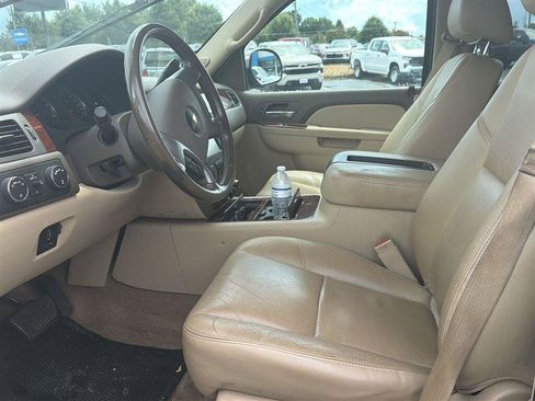 Used 2013 Chevrolet Avalanche LTZ AWD/4WD image 6