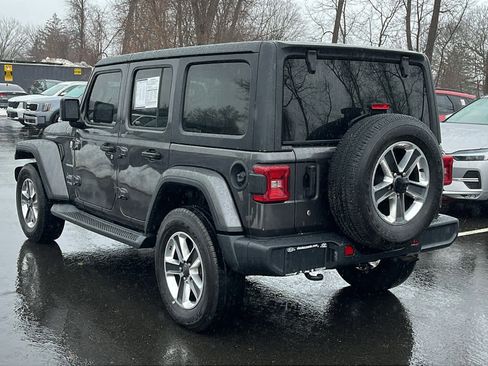 Used 2018 Jeep Wrangler Unlimited Sahara image 4