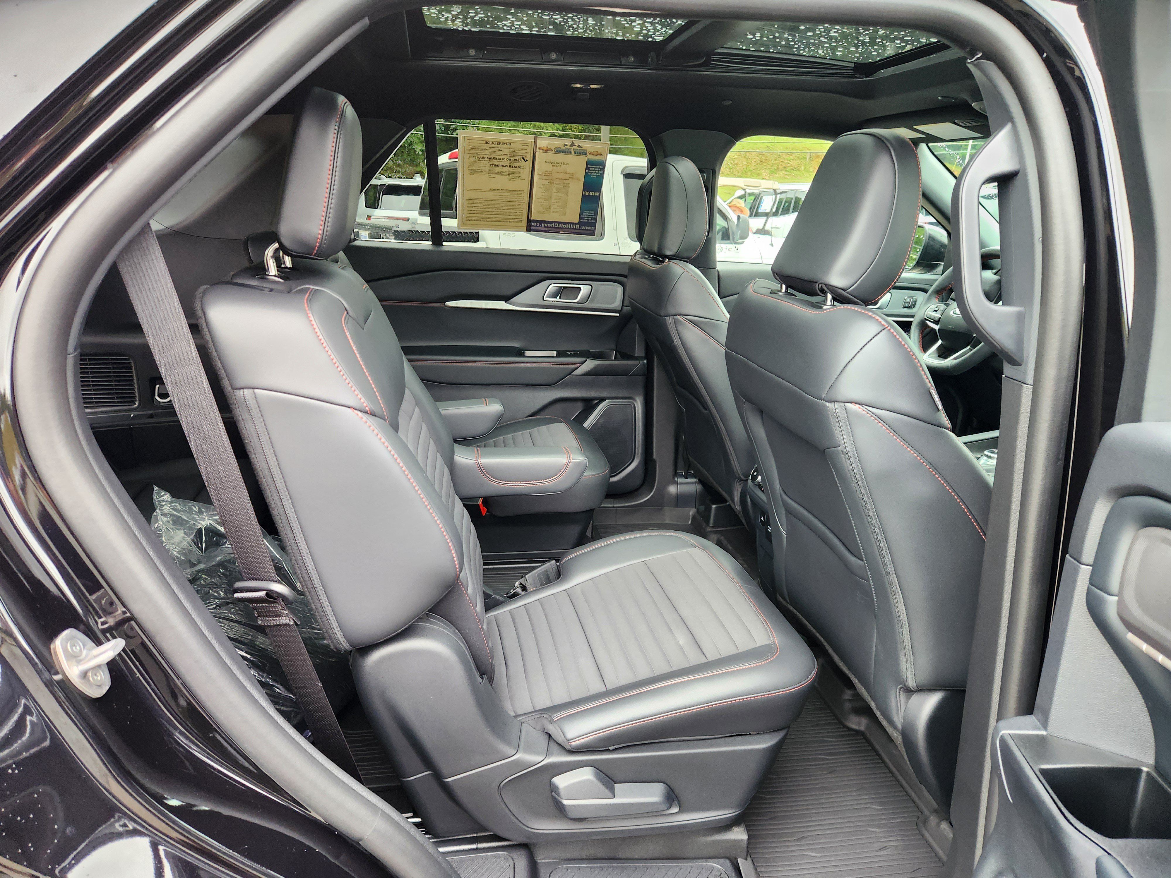 Used 2025 Ford Explorer ST-Line w/ Premium Package AWD/4WD image 44
