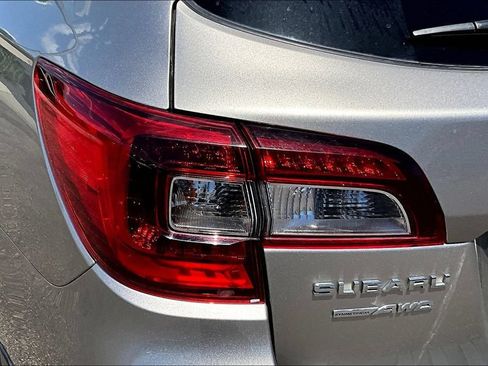 Used 2016 Subaru Outback 3.6R Limited AWD/4WD image 19