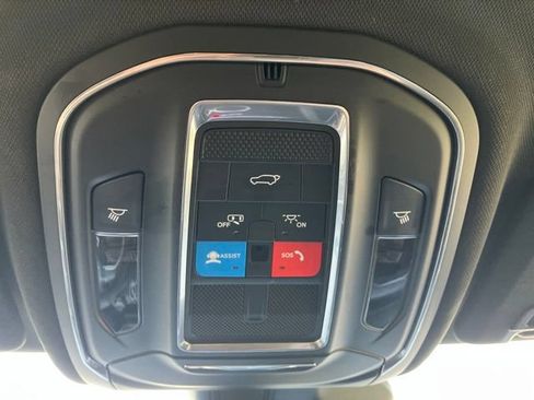 Used 2025 Jeep Grand Cherokee Limited AWD/4WD image 17