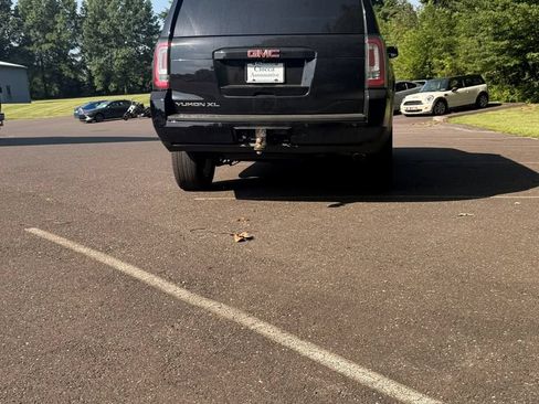 Used 2020 GMC Yukon XL SLT w/ Value Plus Edition AWD/4WD image 2