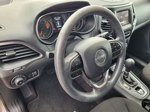 Used 2019 Jeep Cherokee Latitude w/ Popular Appearance Group image 26