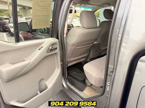 Used 2017 Nissan Frontier SV w/ SV Value Truck Package RWD image 25