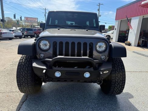 Used 2017 Jeep Wrangler Unlimited Rubicon w/ Connectivity Group AWD/4WD image 13