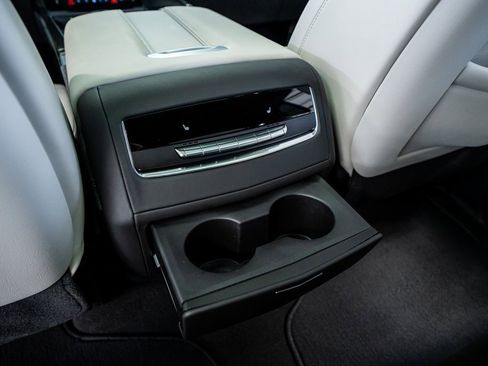 Used 2025 Cadillac Escalade ESV V image 61