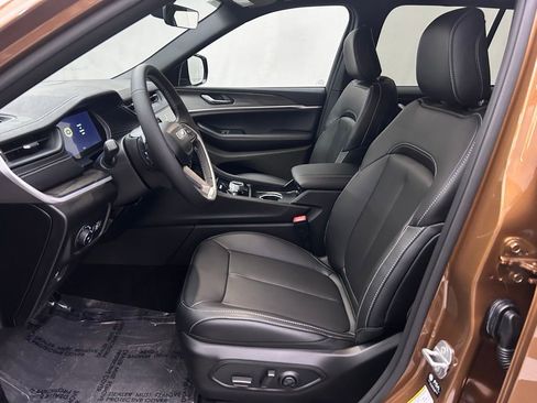 New 2026 Jeep Grand Cherokee Limited AWD/4WD image 11