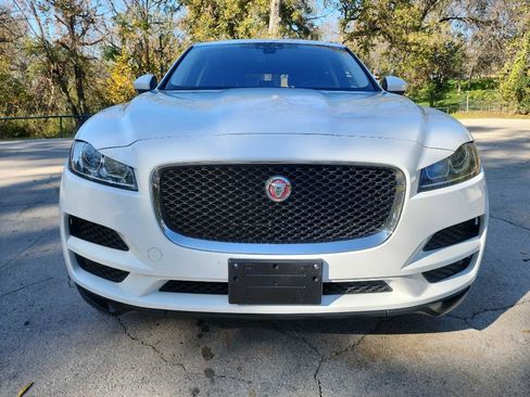 Used 2018 Jaguar F-PACE Premium image 2