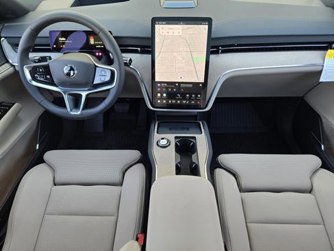 New 2025 Volvo EX90 Plus w/ Protection Package Premier image 22