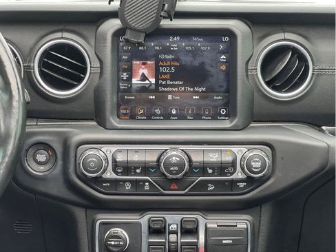 Used 2020 Jeep Wrangler Unlimited Sahara AWD/4WD image 13