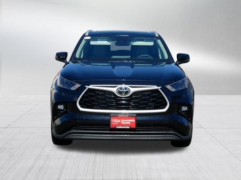 Certified 2026 Toyota Highlander XLE image 2