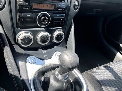 Used 2009 Nissan 370Z Coupe w/ Sport Pkg RWD image 12
