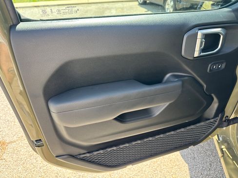 New 2026 Jeep Gladiator Sport image 10