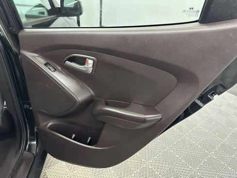 Used 2013 Hyundai Tucson GL FWD image 15