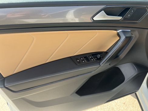 Used 2023 Volkswagen Tiguan SE w/ Panoramic Sunroof Package image 13