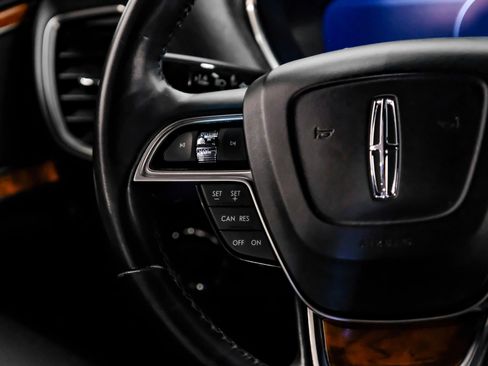 Used 2019 Lincoln Nautilus Select image 11