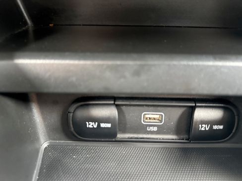 Used 2025 Kia Soul LX w/ LX Technology Package FWD image 21