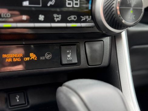 Used 2020 Toyota RAV4 XLE image 15