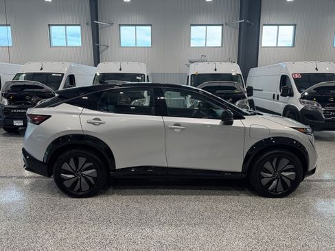 Used 2024 Nissan Ariya AWD image 5