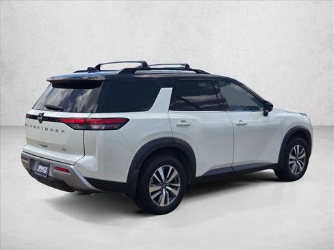 Used 2022 Nissan Pathfinder SL FWD image 5