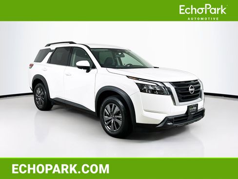 Used 2025 Nissan Pathfinder SV image 1