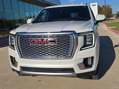 Used 2024 GMC Yukon Denali w/ Denali Reserve Package image 8