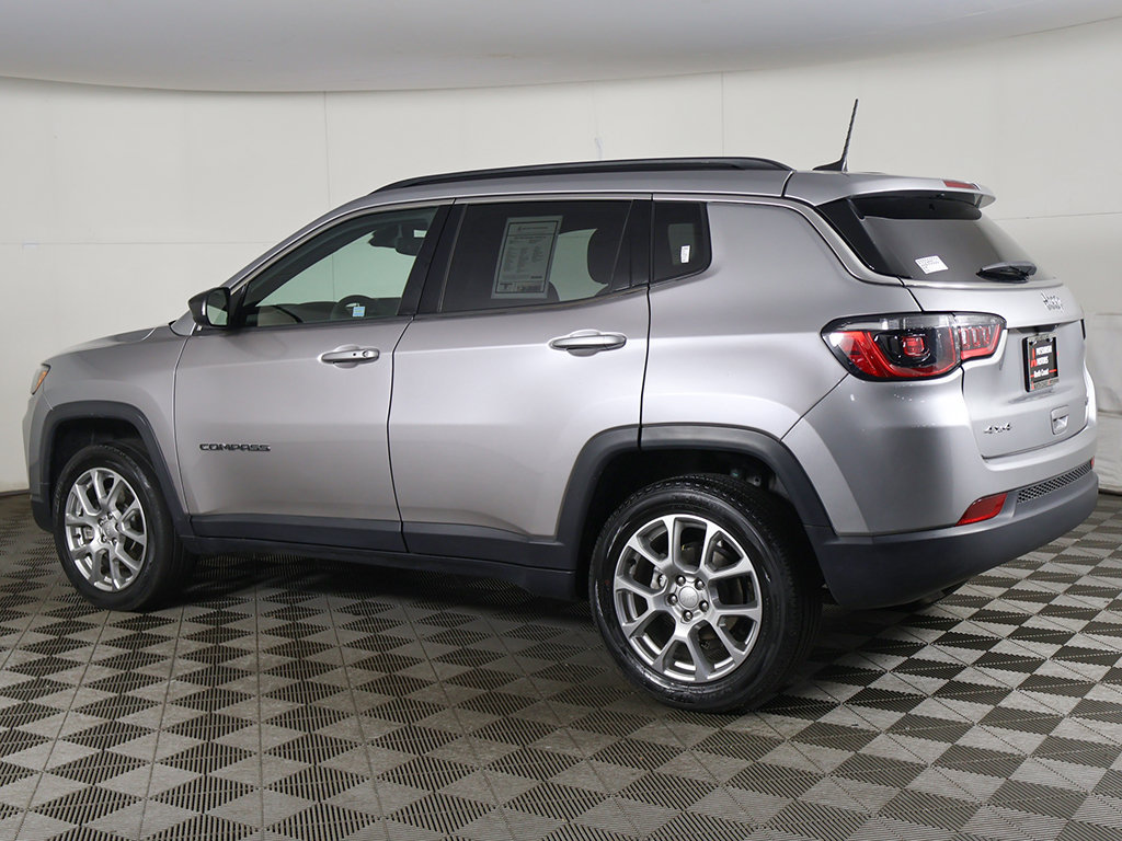 Used 2023 Jeep Compass Latitude AWD/4WD image 9