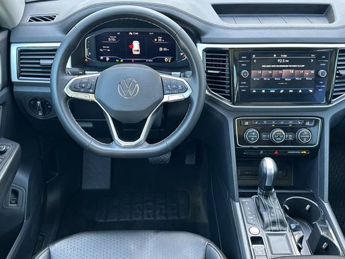 Certified 2022 Volkswagen Atlas SE w/ Panoramic Sunroof Package image 14