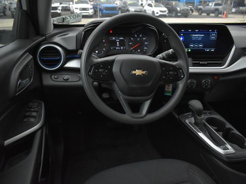 Used 2025 Chevrolet Trax LS image 16