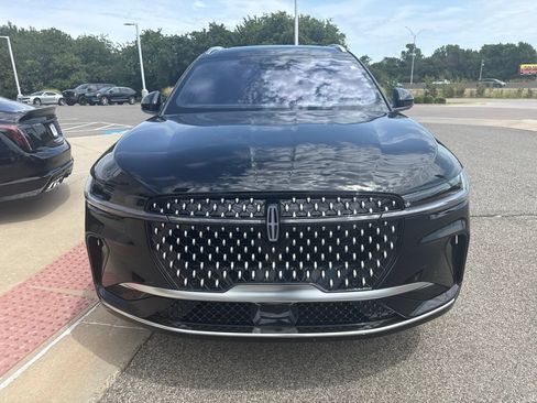 Used 2026 Lincoln Nautilus Reserve AWD/4WD image 2