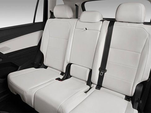 Used 2021 Volkswagen Tiguan S image 11