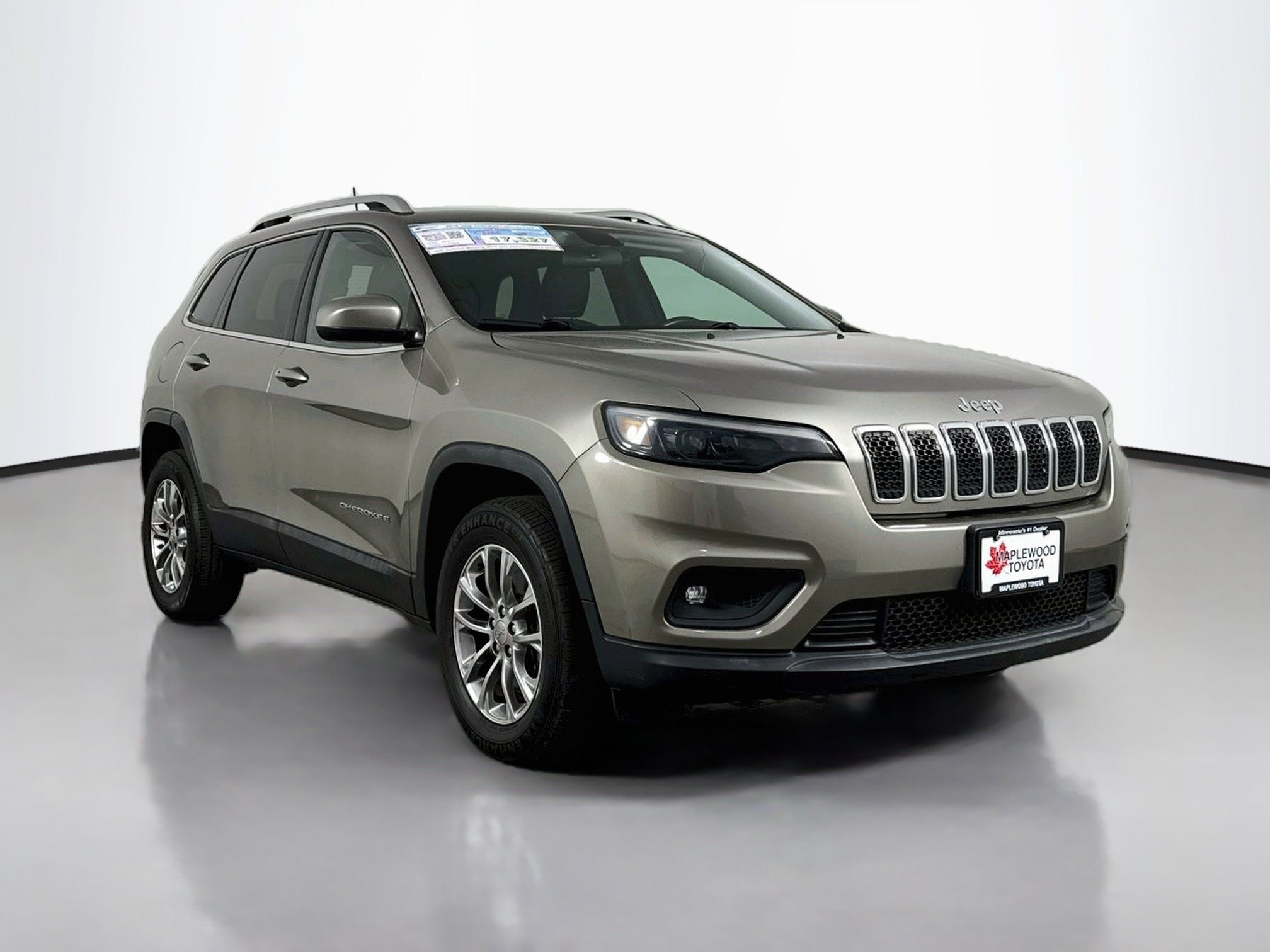 Used 2019 Jeep Cherokee Latitude Plus w/ Cold Weather Group AWD/4WD image 1