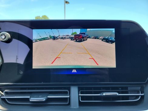 Used 2025 Chevrolet Trax LT FWD image 13