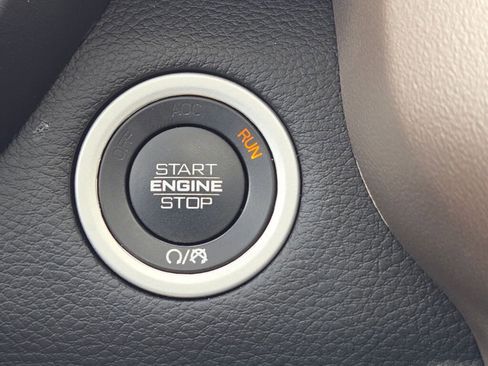 Used 2020 RAM 1500 Laramie AWD/4WD image 32