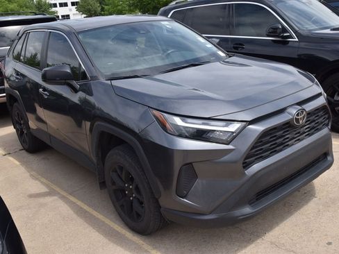 Used 2024 Toyota RAV4 LE AWD/4WD image 4